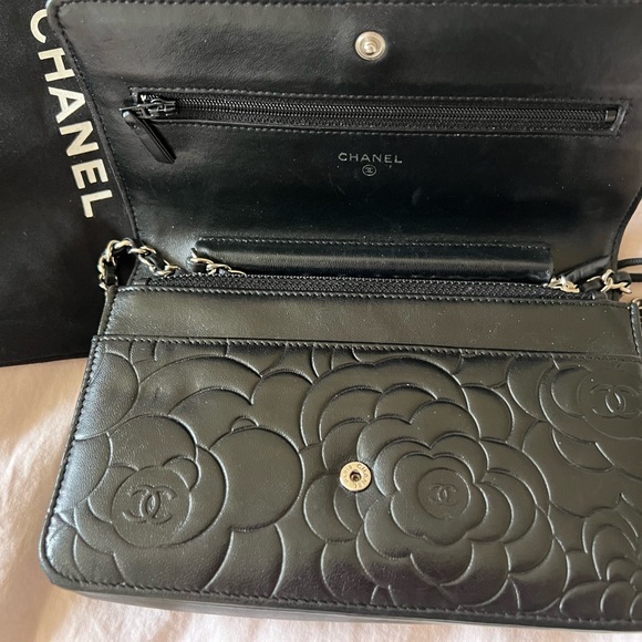 CHANEL Camellia Wallet-on-chain (WOC) with Entrupy (Authentic) - Picture 3 of 8